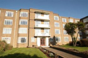 3 bedroom Flat for sale